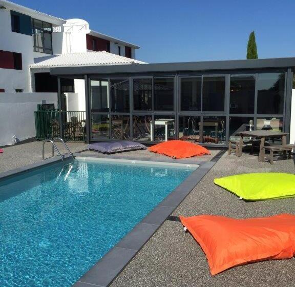 דירת חדר נוף לבריכה, Detente Rochelaise