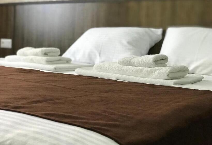 이그제큐티브 트리플, Hobby