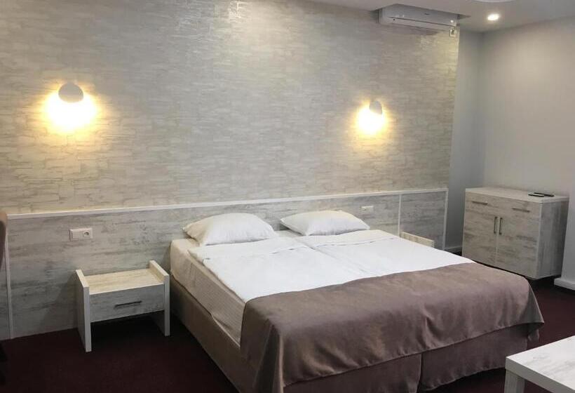 스탠다드 트리플 룸, Hobby