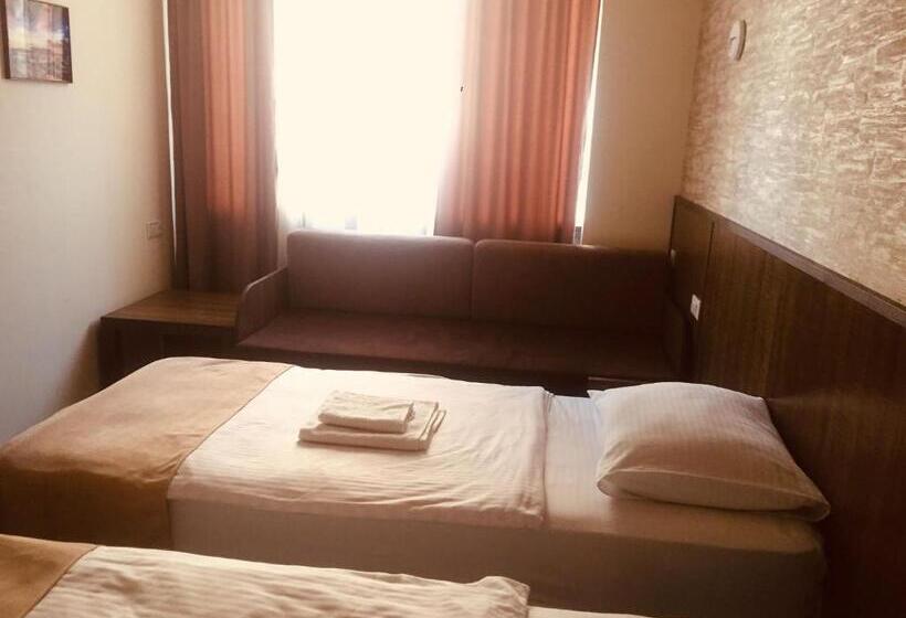 스탠다드 트리플 룸, Hobby