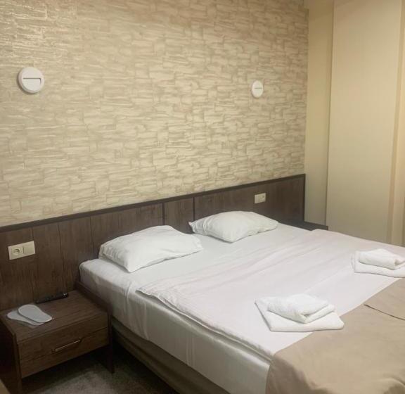 이코노미 룸, Hobby