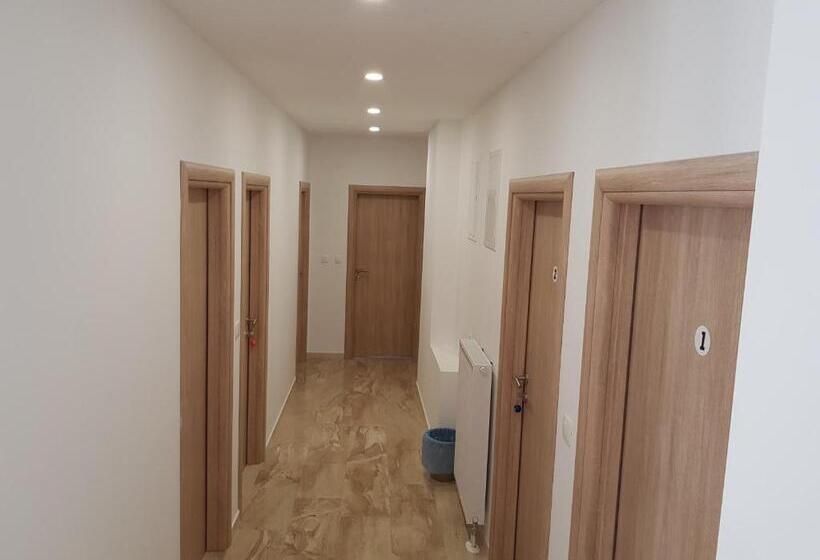 اتاق لوکس, Mediteran B&b