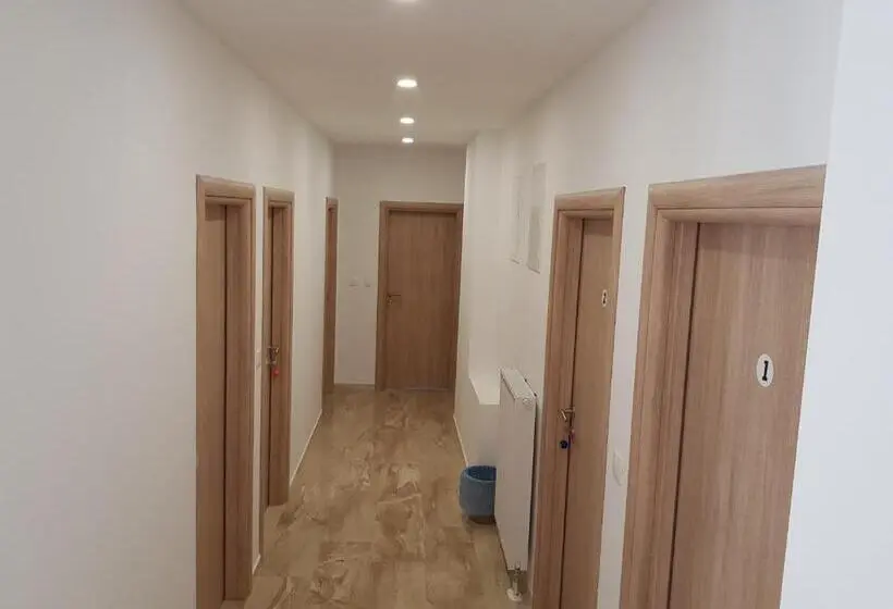 اتاق لوکس, Mediteran B&b