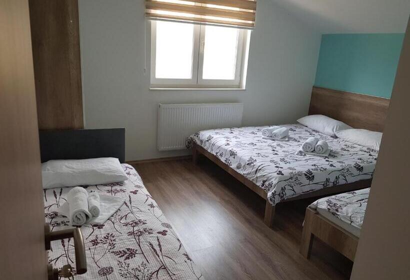 اتاق خانوادگی, Mediteran B&b