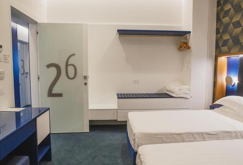 エコノミールーム, Al Chiar Di Luna