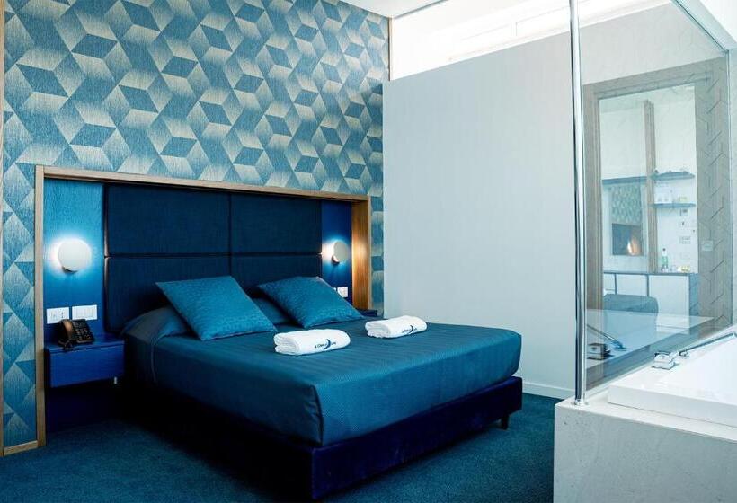 デラックスルーム, Al Chiar Di Luna