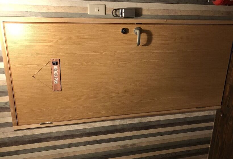 تختخواب در اتاق مشترک, Guest House Amamin