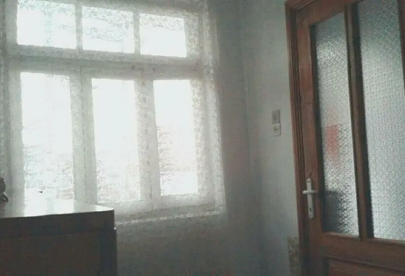 اتاق اکونومی, Small Room For Two In Private Villa