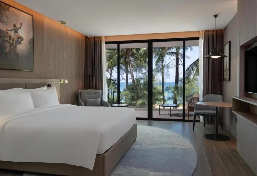 اتاق سوپریور با چشم‌انداز دریا و بالکن, Radisson Blu Resort, Phuket Mai Khao Beach