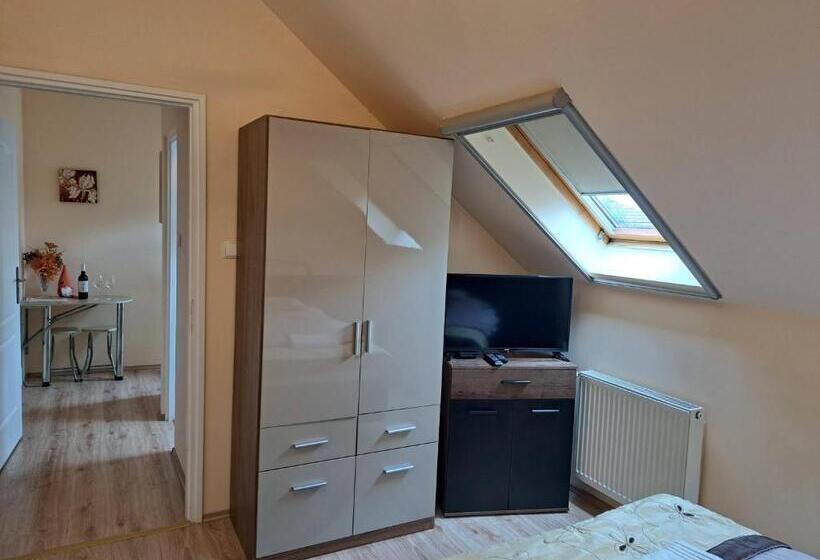 Апартаменты 1 Спальня Вид на Сад, Orient Apartmanház
