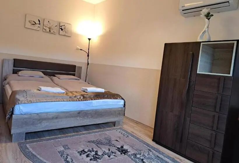 １ベッドルームのデラックスアパートメント, Orient Apartmanház