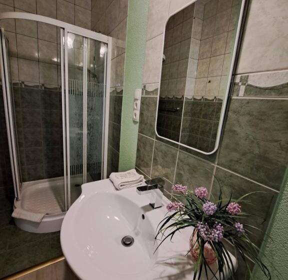 基本间, Orient Apartmanház