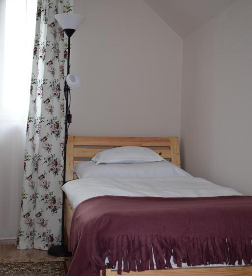 基本间, Orient Apartmanház