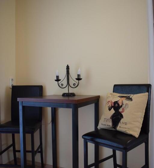 带1个卧室的带阳台的公寓, Orient Apartmanház