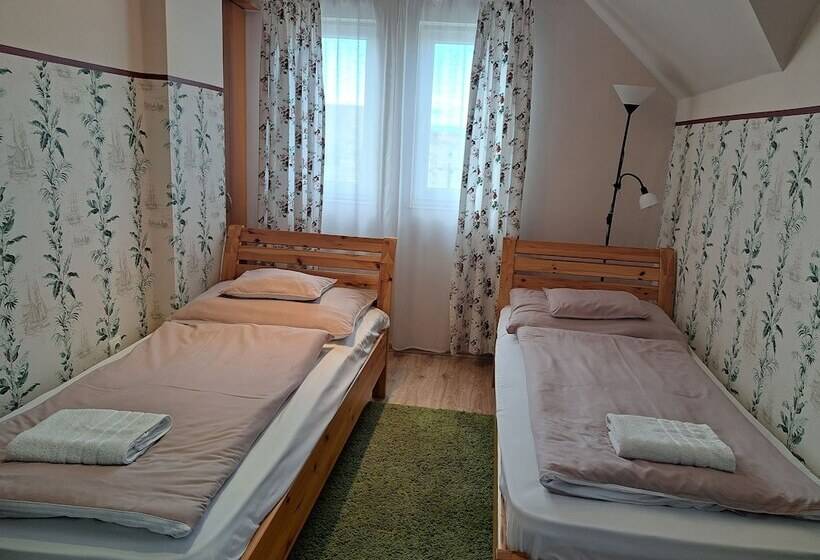 基本间, Orient Apartmanház