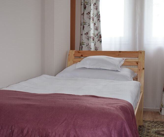 基本间, Orient Apartmanház