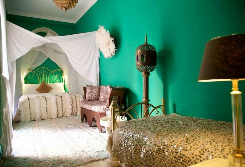 اتاق لوکس سه تخته, The Bohemian Jungle