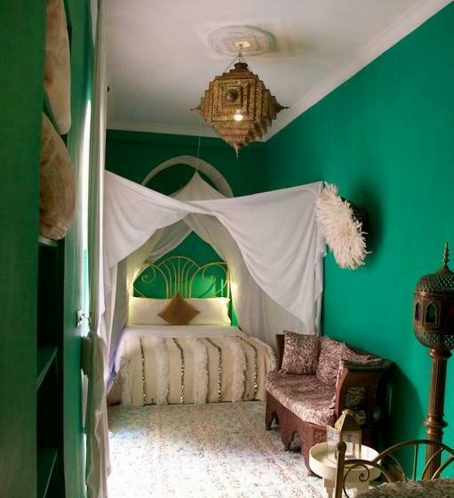 اتاق لوکس سه تخته, The Bohemian Jungle