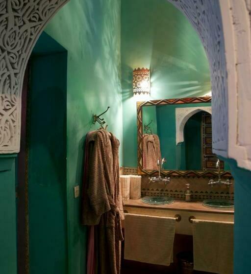 اتاق لوکس سه تخته, The Bohemian Jungle