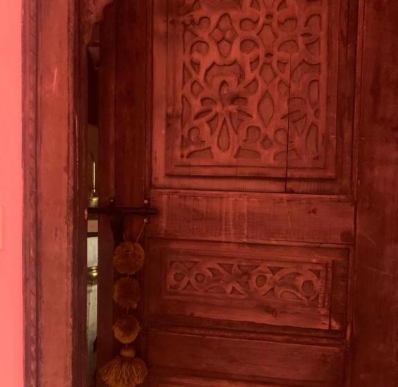 اتاق لوکس با تخت بزرگ, The Bohemian Jungle