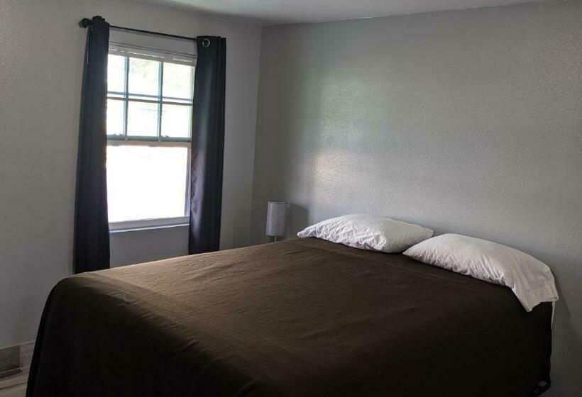 غرفة قياسية, Birdsong Motel