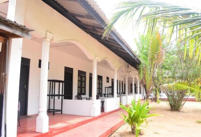 Economy Triple Room, Alfresco Beach