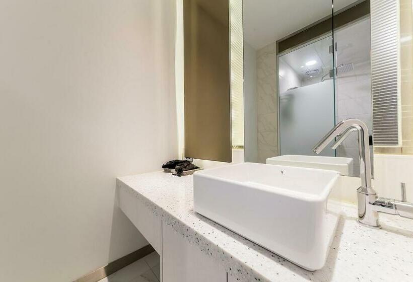 标准房带园景, Rosabell