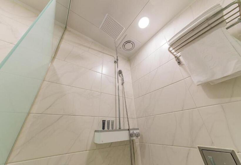 标准房带园景, Rosabell