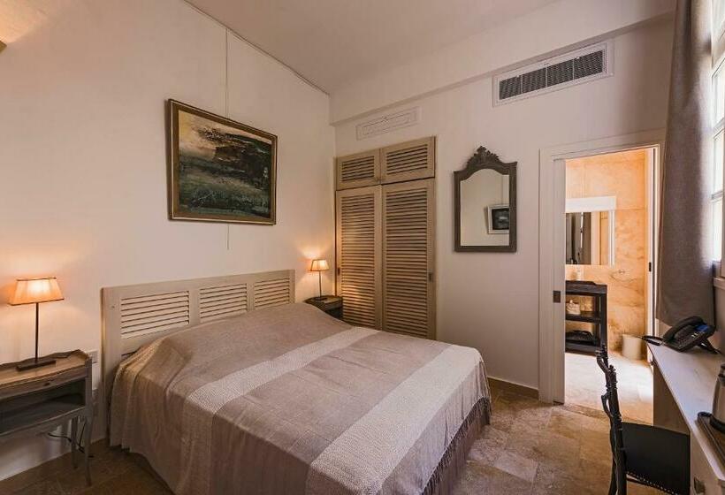 اتاق استاندارد, The Snop House