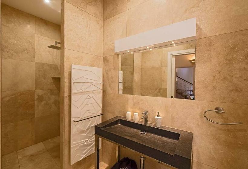 اتاق استاندارد, The Snop House