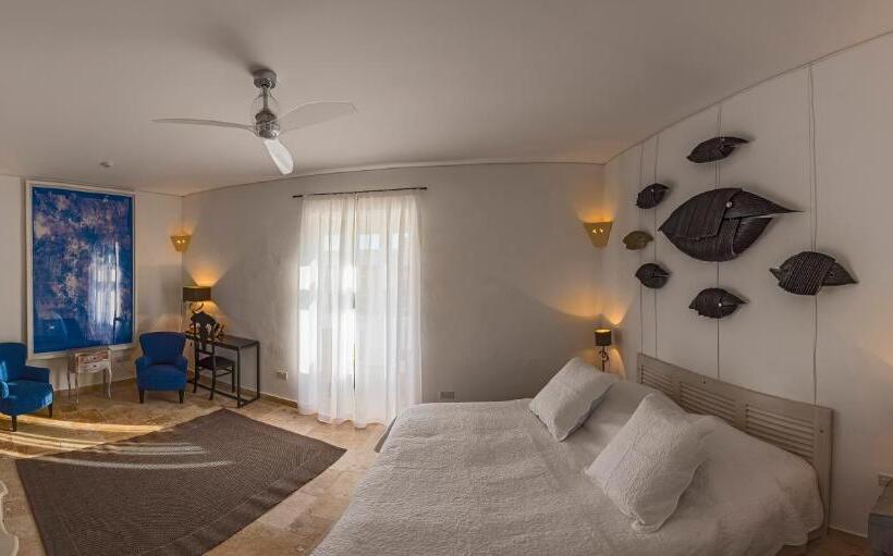 اتاق لوکس, The Snop House