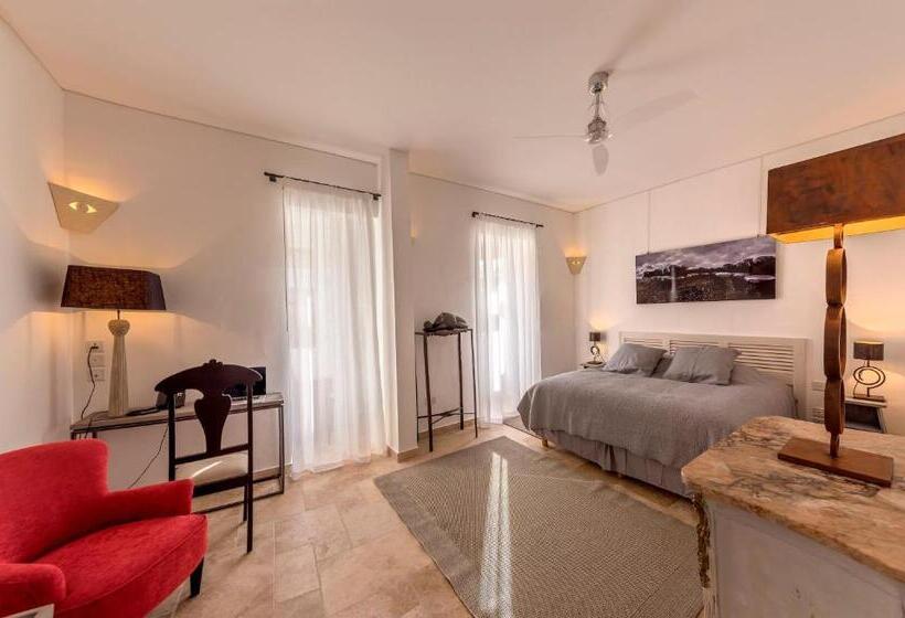 اتاق لوکس, The Snop House