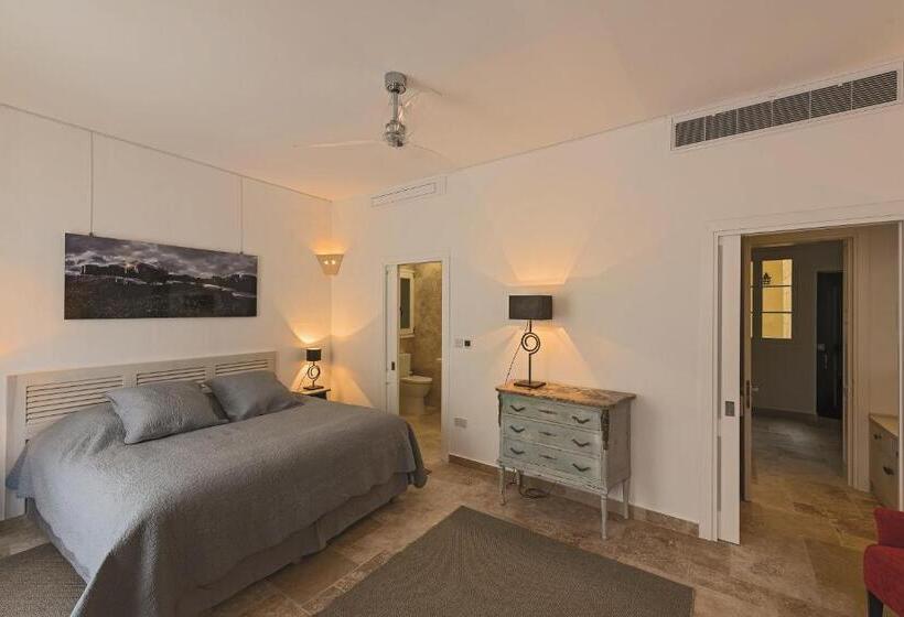 اتاق لوکس, The Snop House