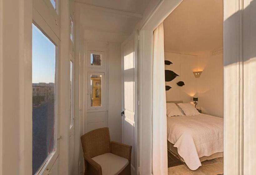 اتاق لوکس, The Snop House