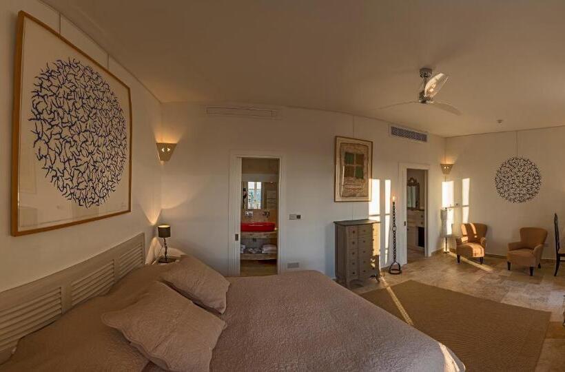 اتاق سوپریور, The Snop House