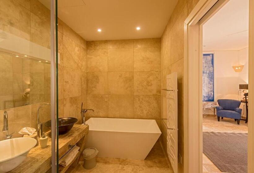 اتاق لوکس, The Snop House