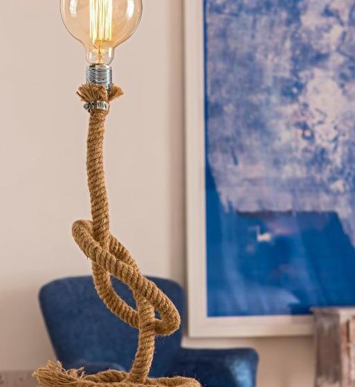 اتاق لوکس, The Snop House