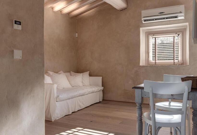 سوییت جونیور, Cuprena