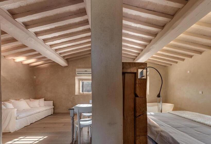 سوییت جونیور, Cuprena