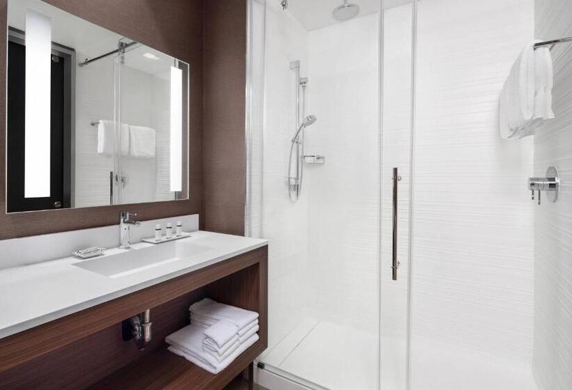 带大床的标准间, Ac Hotel By Marriott Pittsburgh Downtown