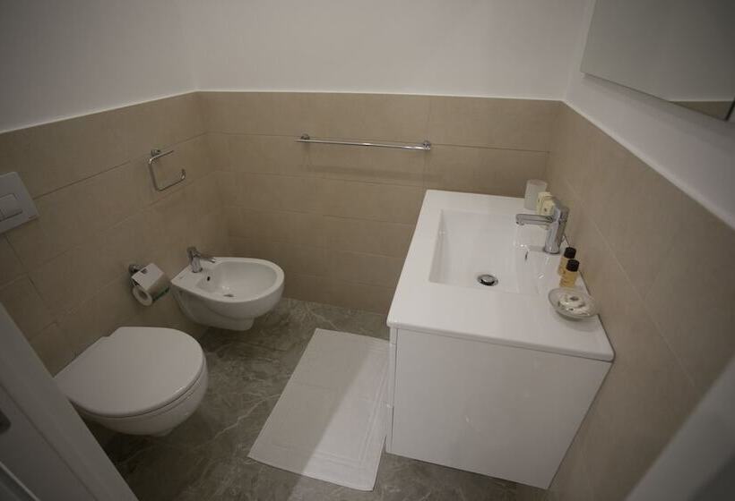 جناح مزود بجاكوزى, Tropea Luxury & Charm