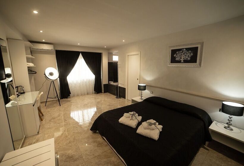 جناح مزود بجاكوزى, Tropea Luxury & Charm