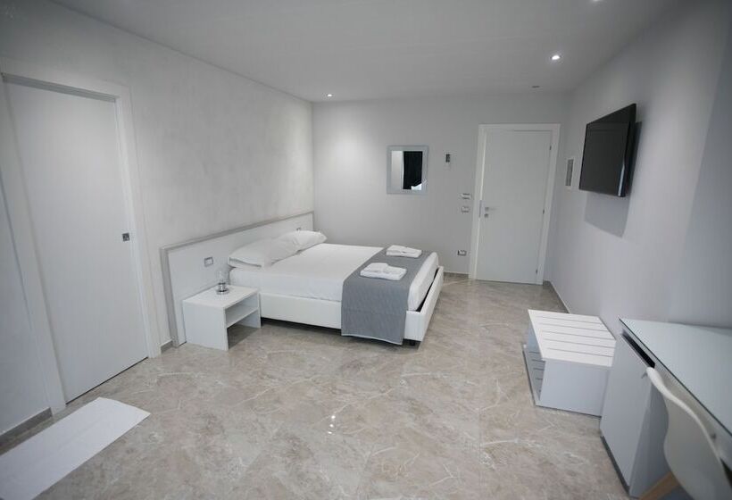 جناح مزود بجاكوزى, Tropea Luxury & Charm