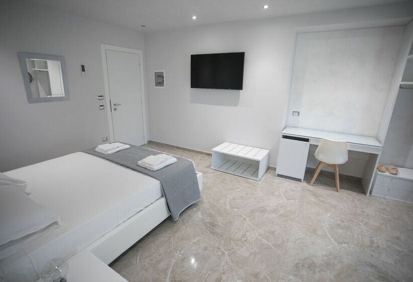 جناح مزود بجاكوزى, Tropea Luxury & Charm