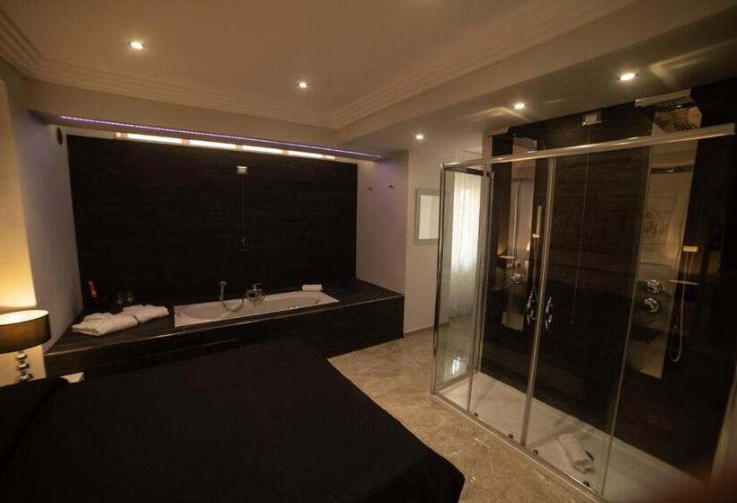 جناح مزود بجاكوزى, Tropea Luxury & Charm