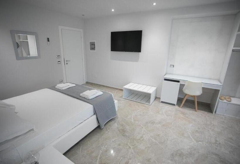 جناح مزود بجاكوزى, Tropea Luxury & Charm