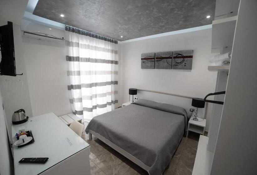 غرفة ديلوكس مزودة بشرفة, Tropea Luxury & Charm