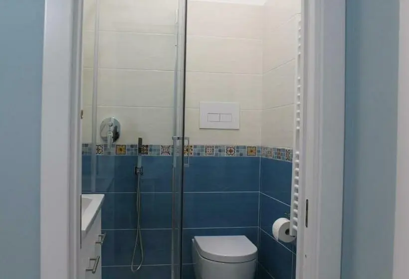 Standard-huone, Reginella