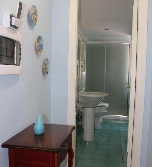 اتاق استاندارد سه نفره, Reginella