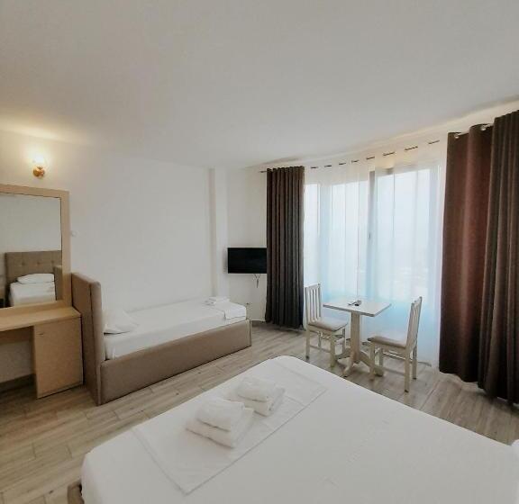 스탠다드 트리플 룸, Restaurant Univers